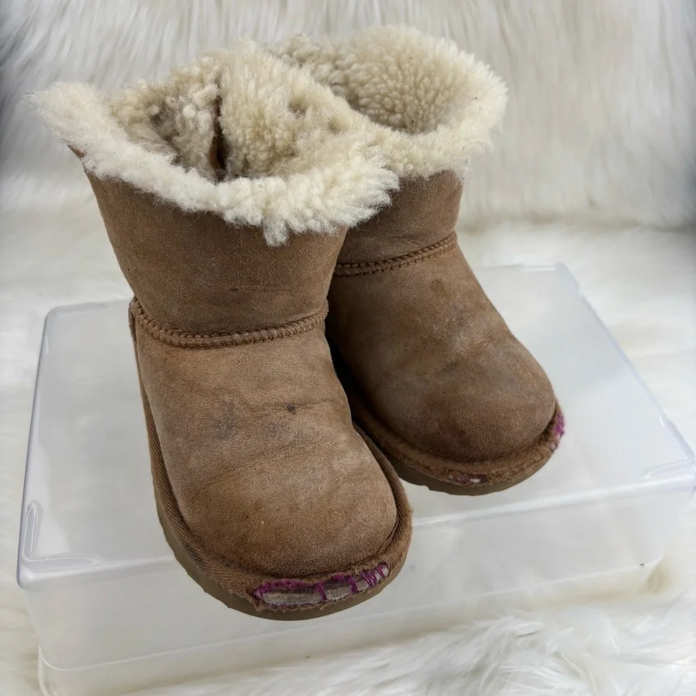UGG WINTER BABY BOOTS SIZE 10
